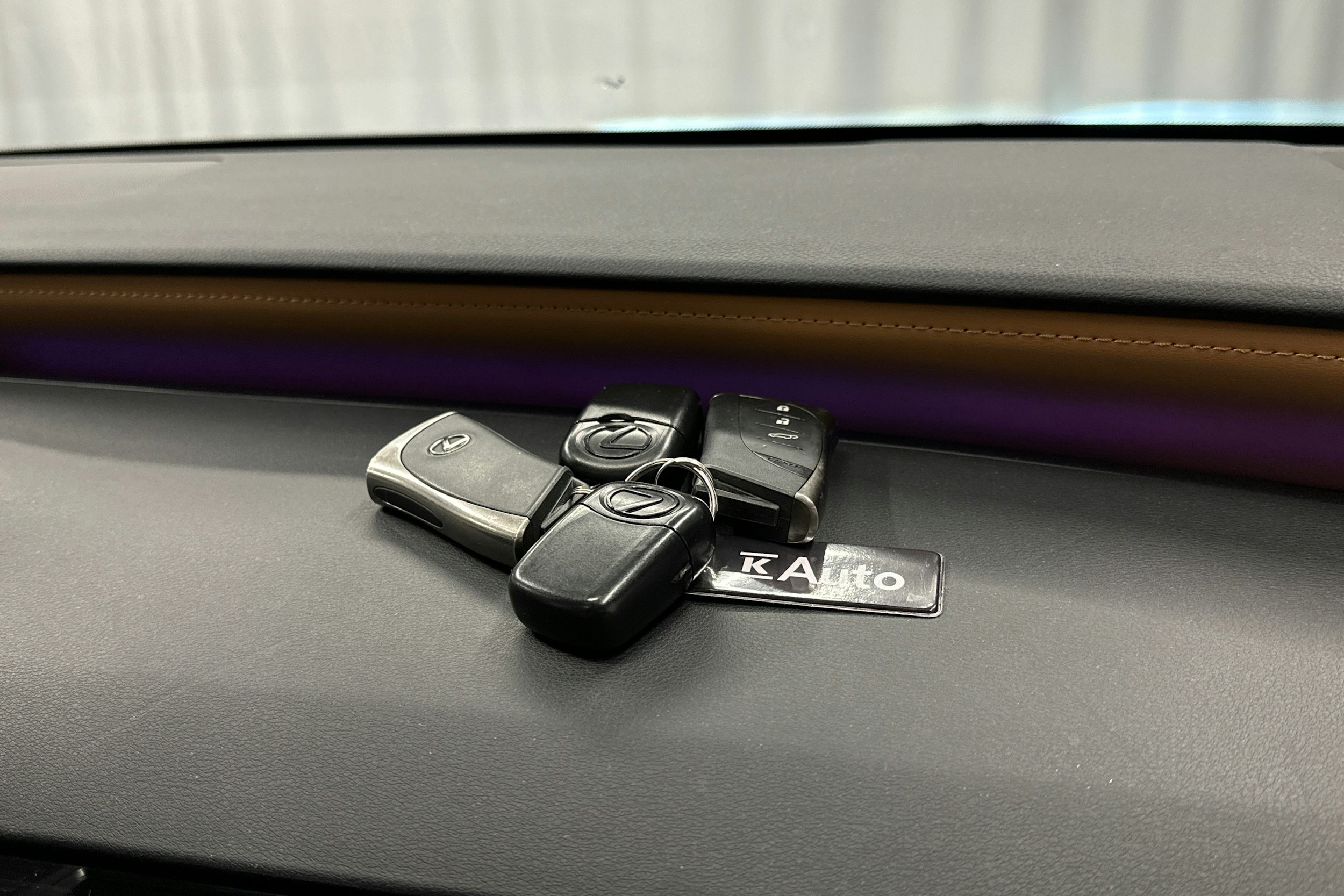 vihreä Lexus RX 2023 kuva 33.