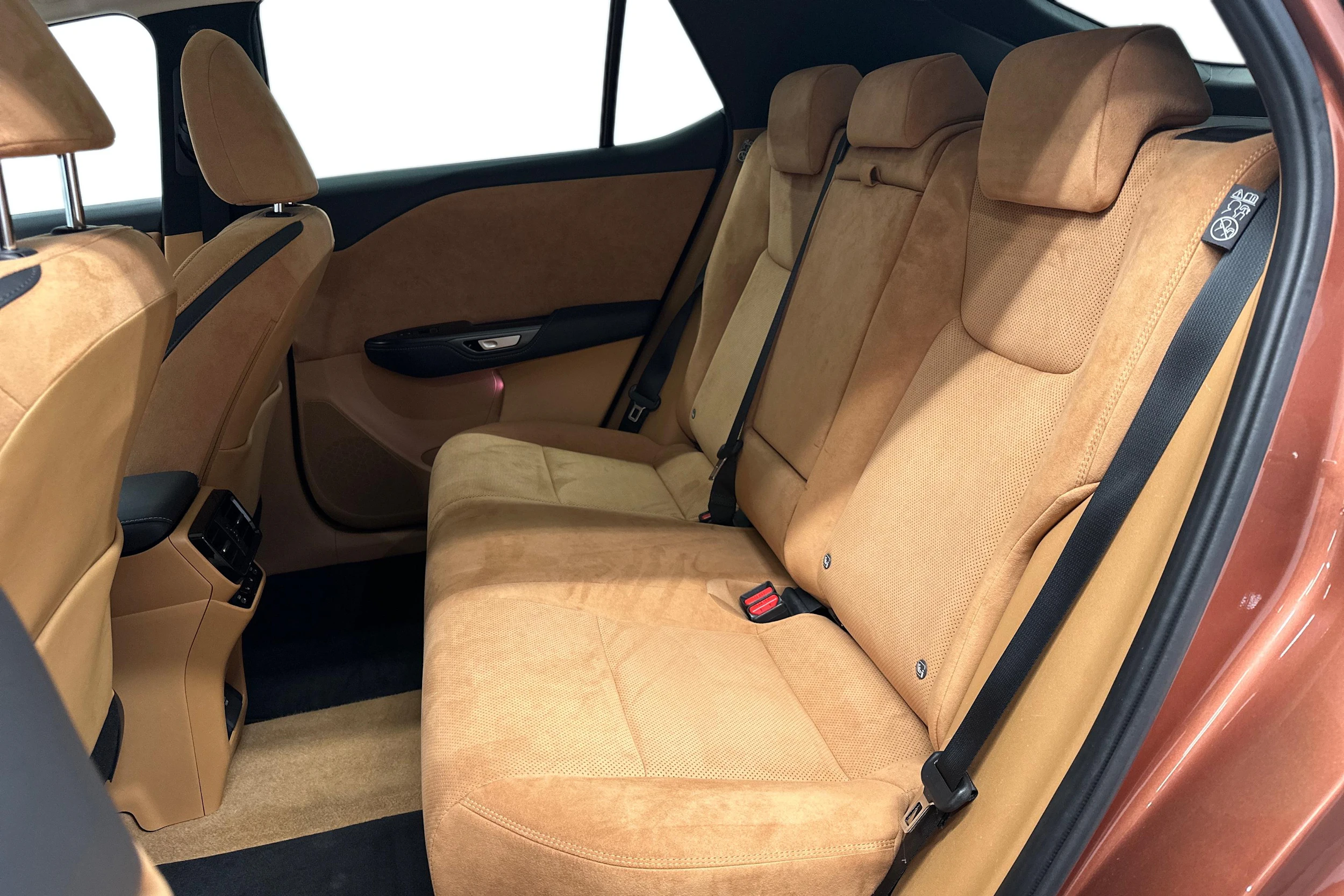 oranssi Lexus RZ 2023 kuva 8.