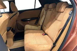 oranssi Lexus RZ 2023 kuva 8.