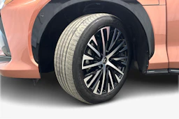 oranssi Lexus RZ 2023 kuva 9.
