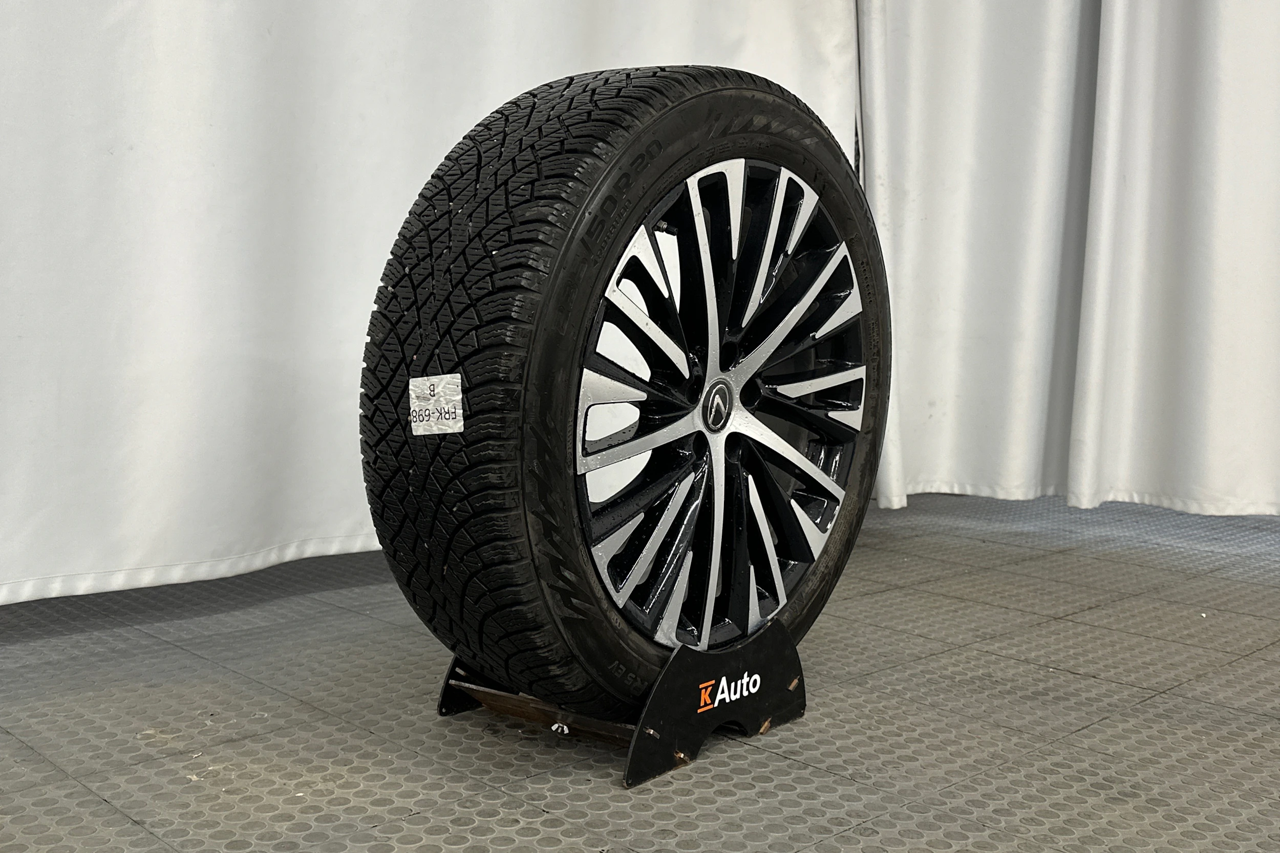oranssi Lexus RZ 2023 kuva 10.