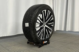 oranssi Lexus RZ 2023 kuva 10.