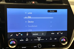 oranssi Lexus RZ 2023 kuva 19.