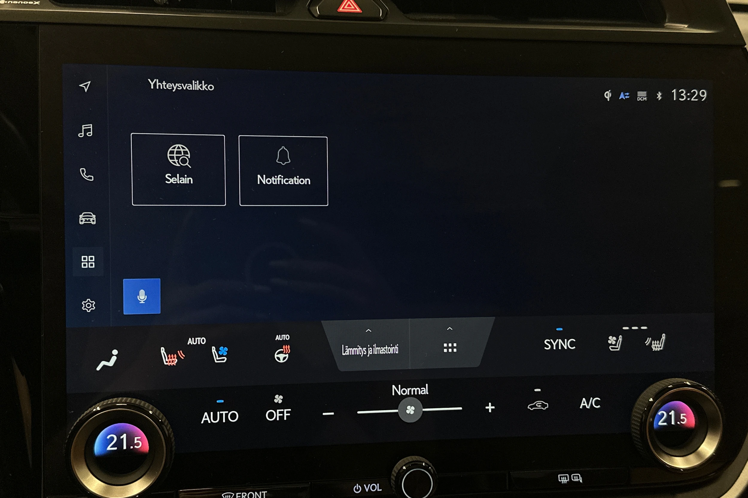 oranssi Lexus RZ 2023 kuva 23.
