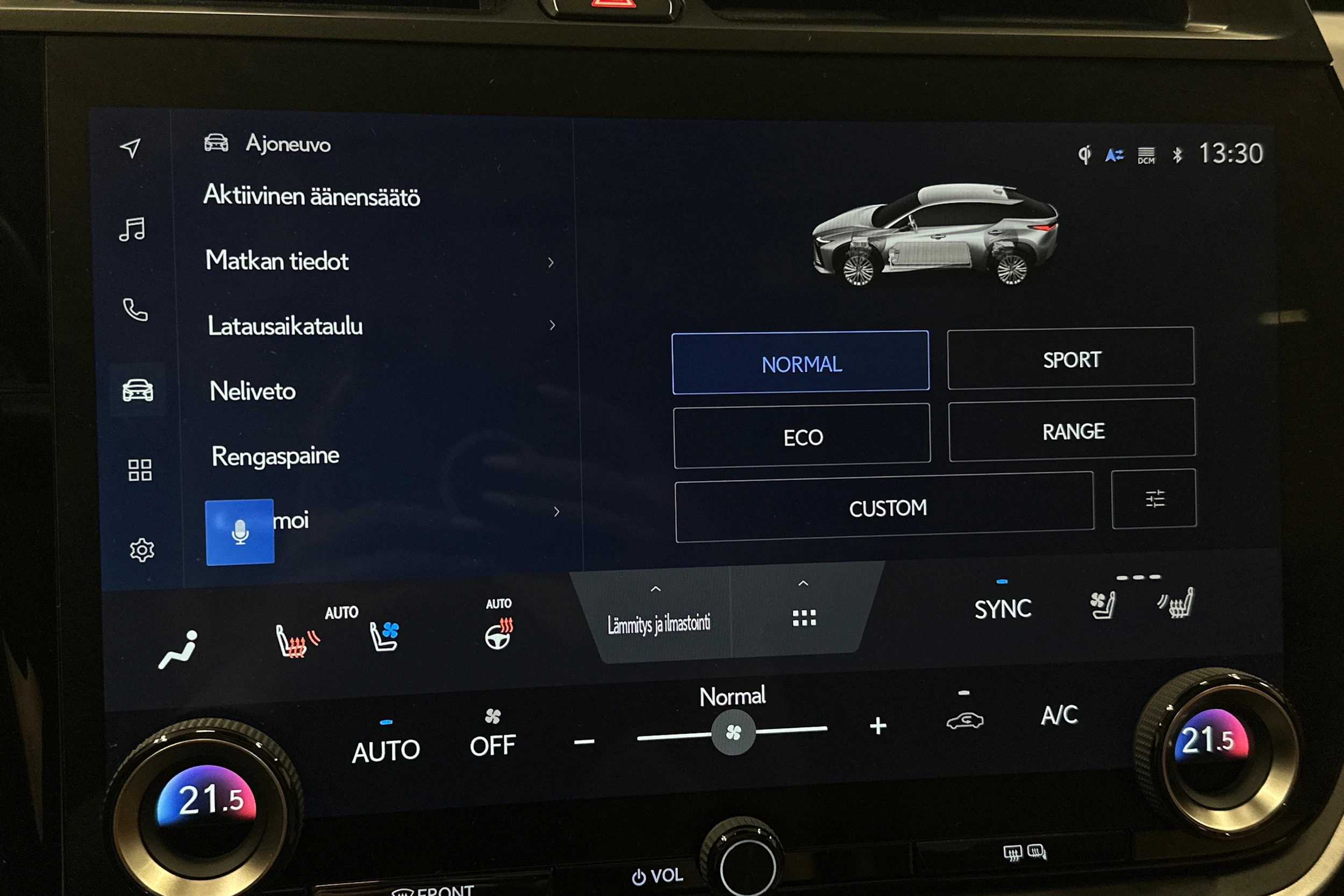oranssi Lexus RZ 2023 kuva 25.