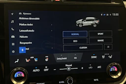 oranssi Lexus RZ 2023 kuva 25.