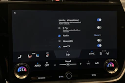 oranssi Lexus RZ 2023 kuva 26.