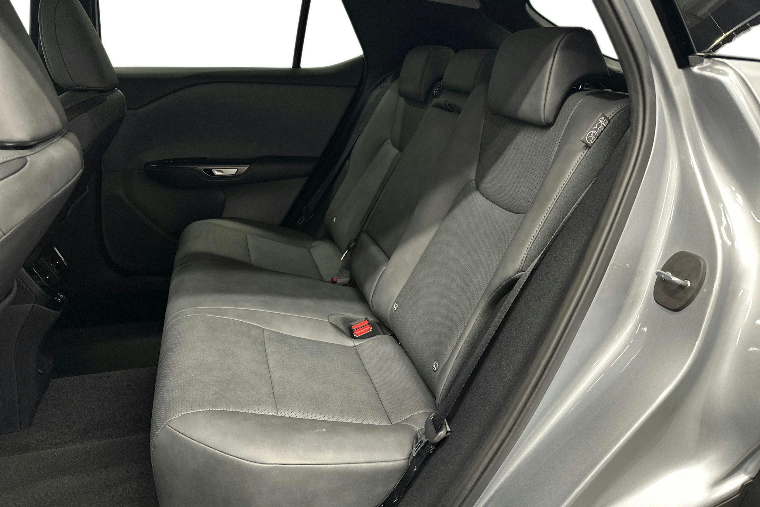 hopea Lexus RZ 2025 kuva 8.