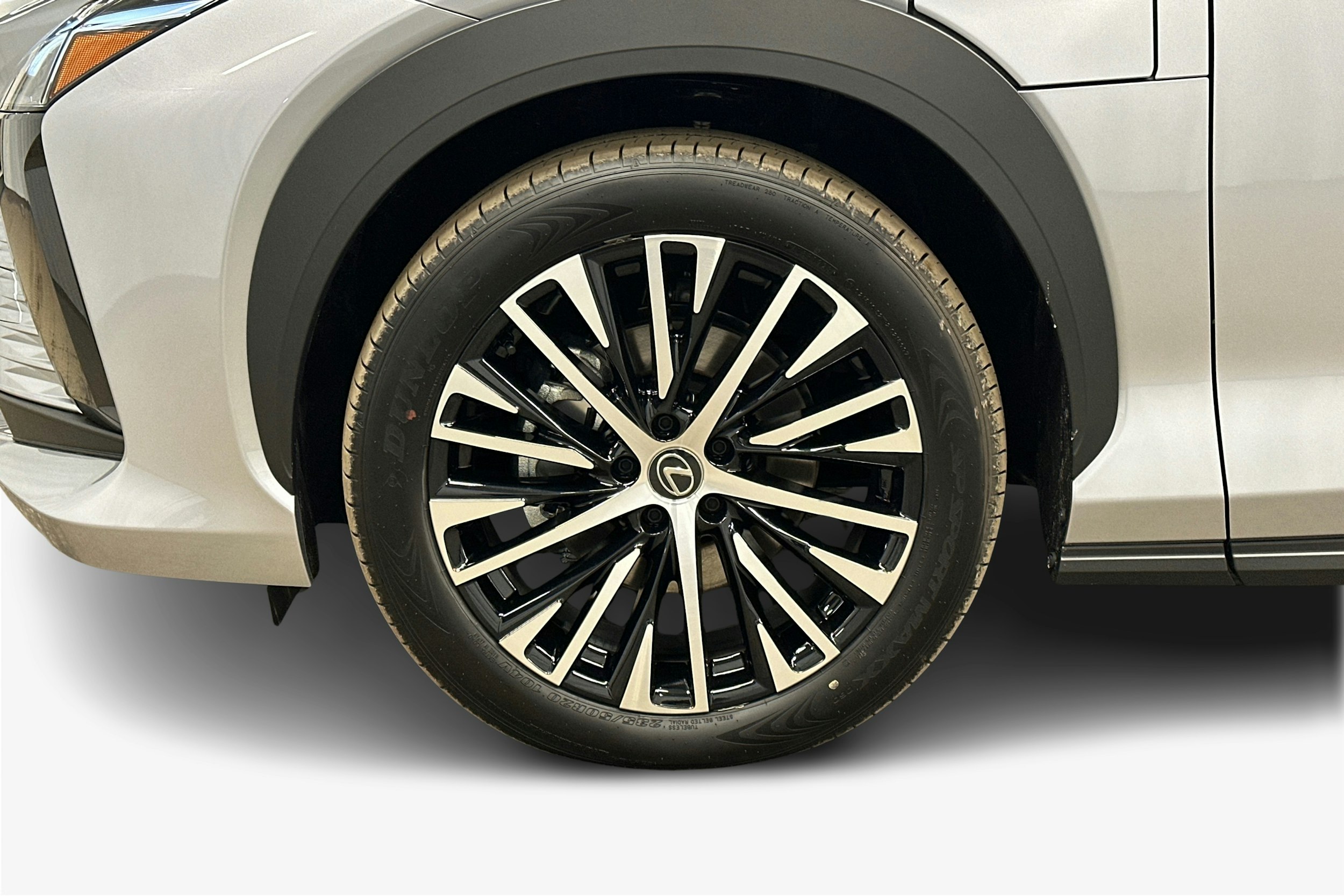 hopea Lexus RZ 2025 kuva 9.