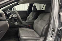 hopea Lexus RZ 2025 kuva 13.