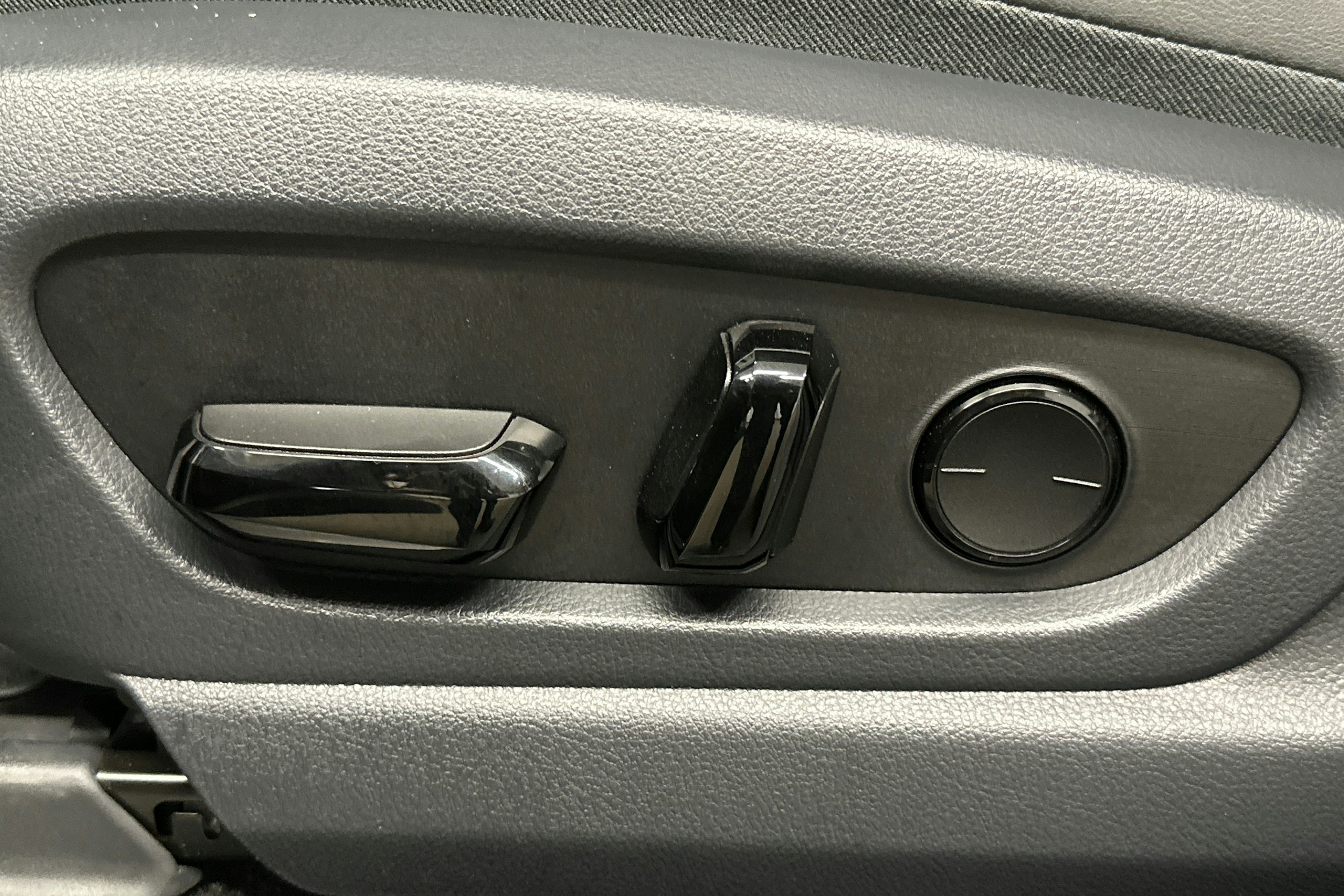 hopea Lexus RZ 2025 kuva 14.