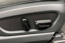 hopea Lexus RZ 2025 kuva 15.