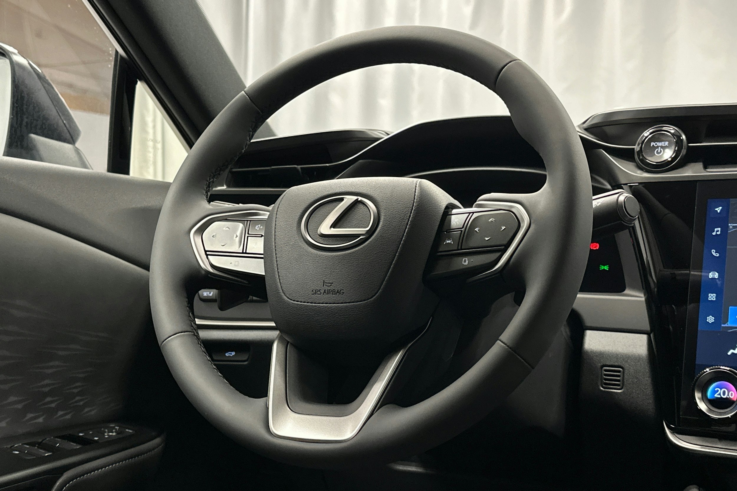 hopea Lexus RZ 2025 kuva 16.