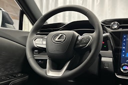 hopea Lexus RZ 2025 kuva 16.