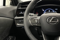 hopea Lexus RZ 2025 kuva 17.