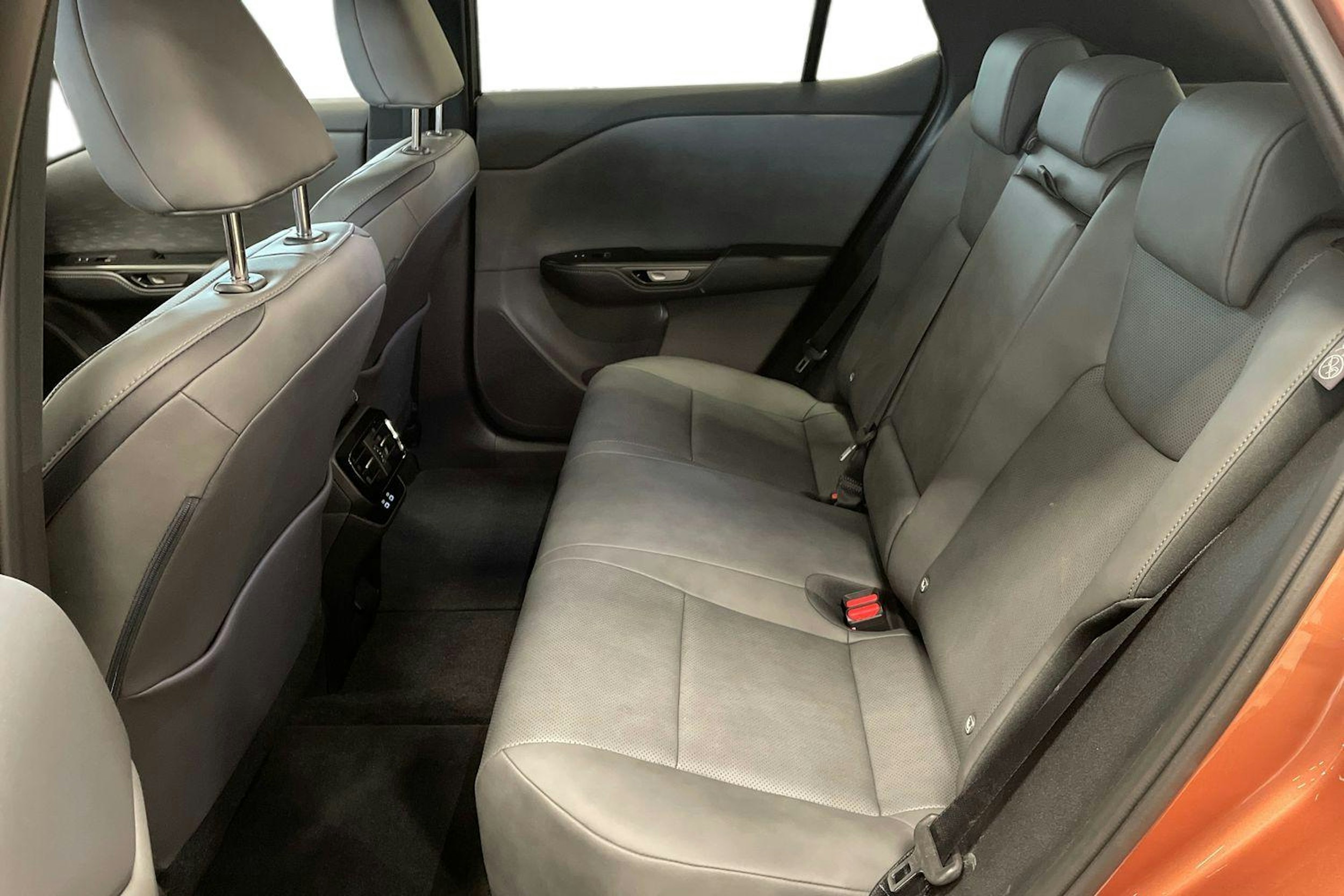 ruskea (beige) Lexus RZ 2025 kuva 8.