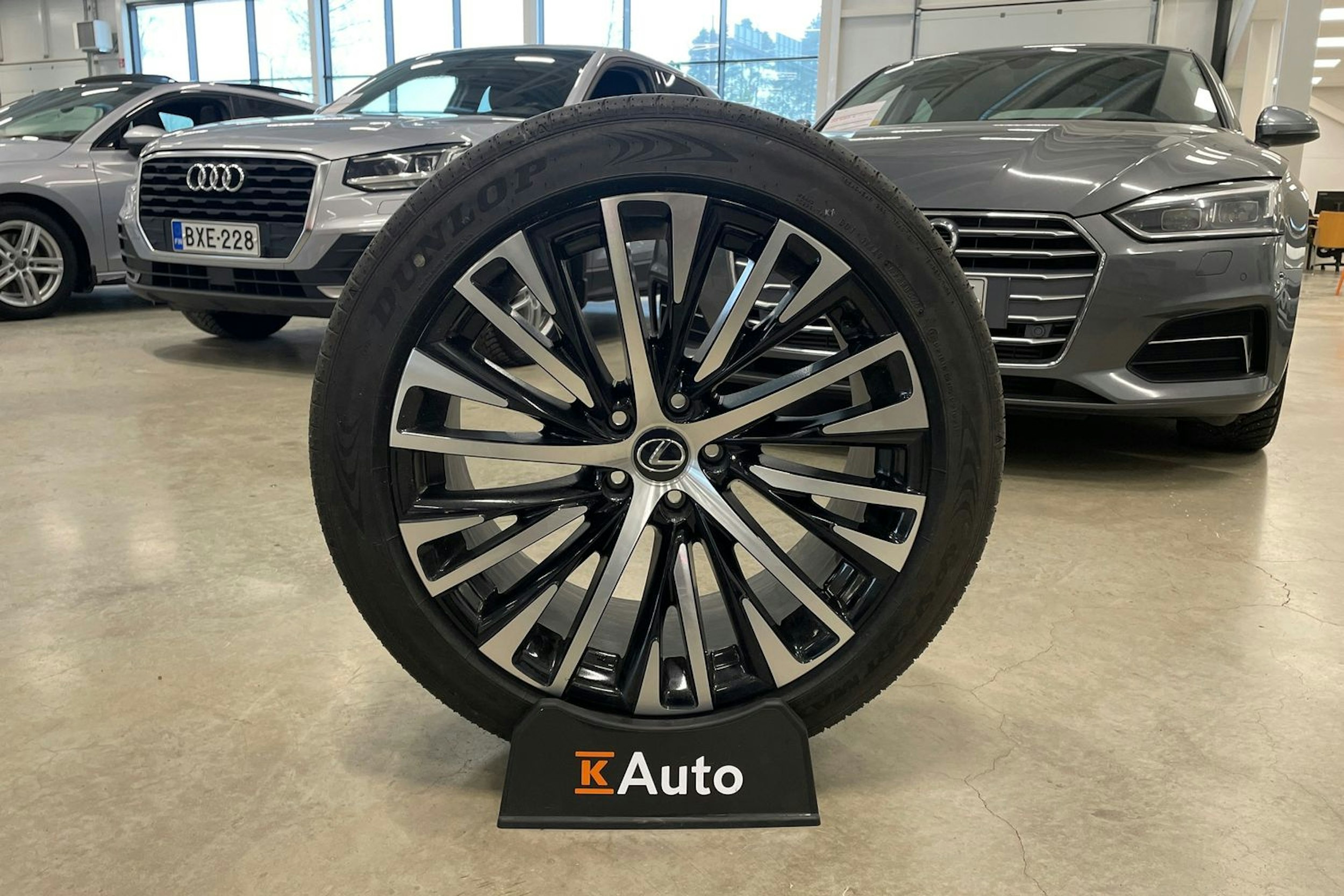 ruskea (beige) Lexus RZ 2025 kuva 28.