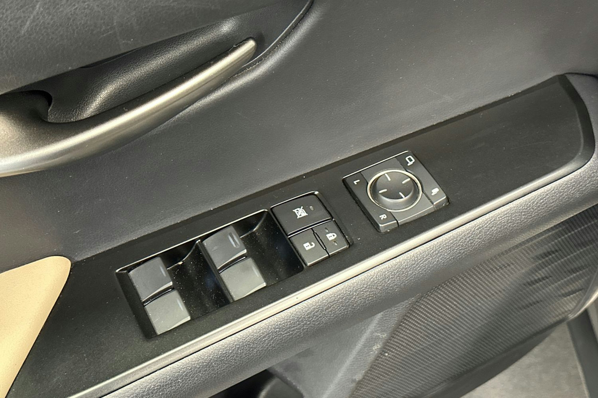hopea Lexus UX 2019 kuva 17.