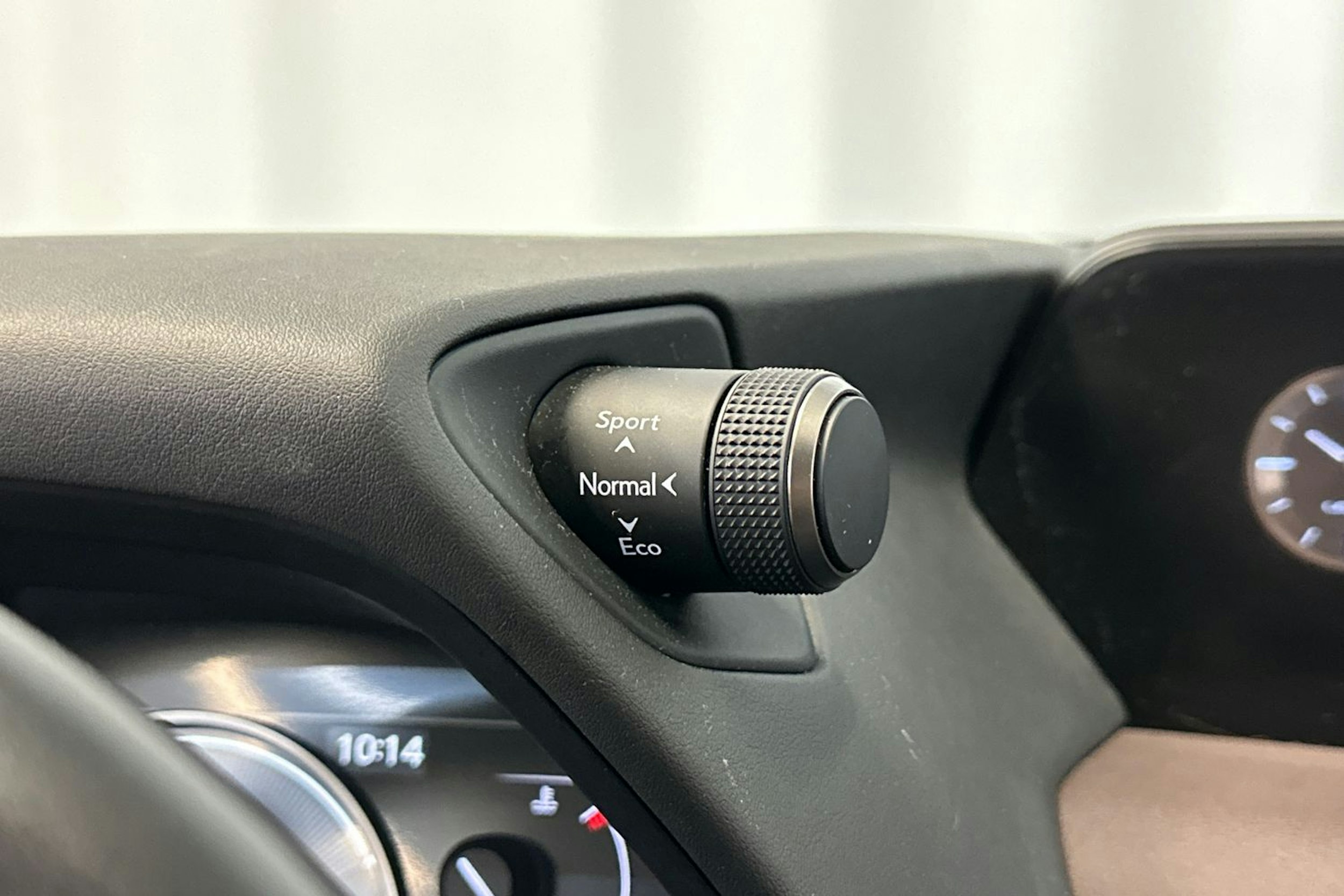 hopea Lexus UX 2019 kuva 20.