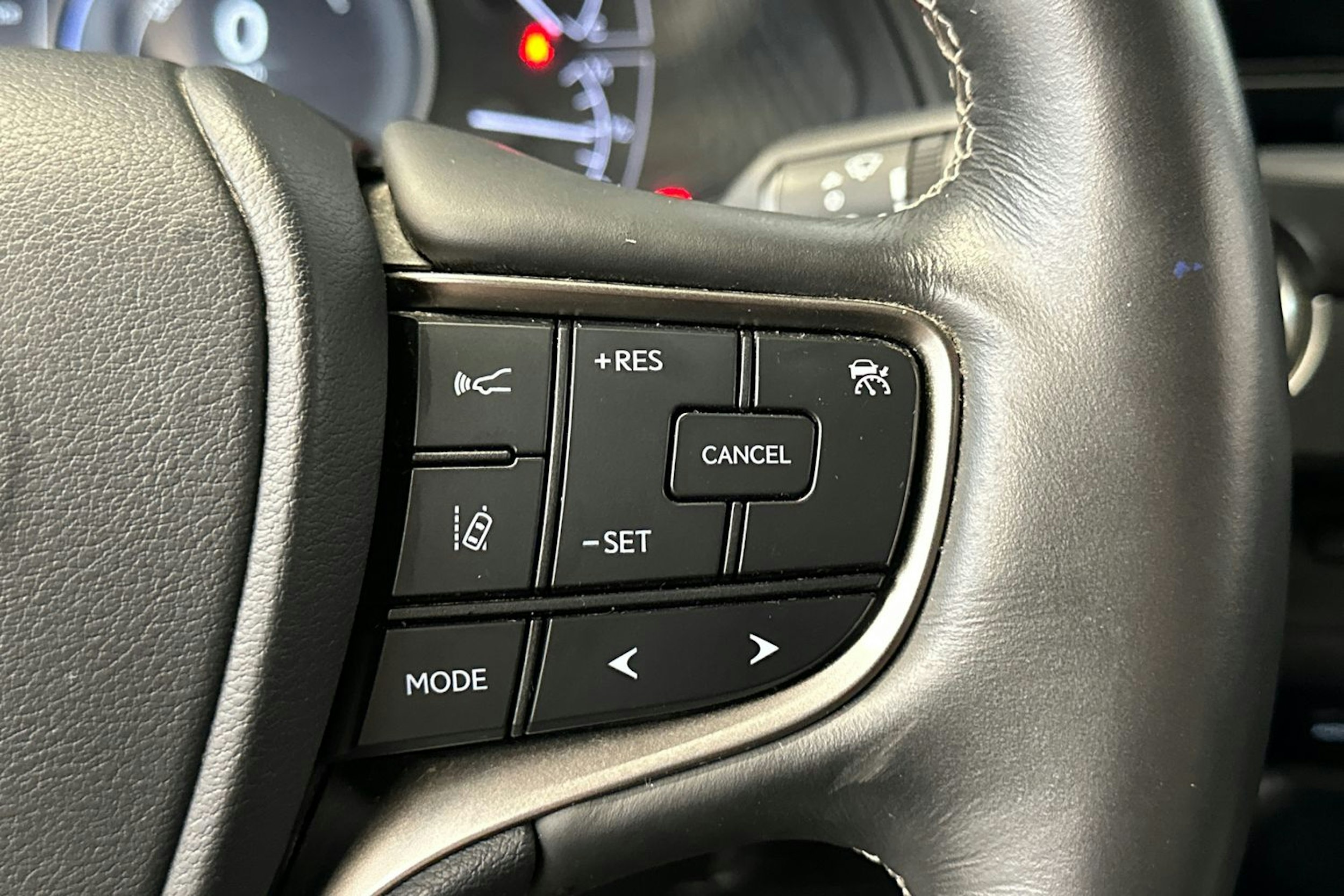 hopea Lexus UX 2019 kuva 22.
