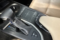 hopea Lexus UX 2019 kuva 24.