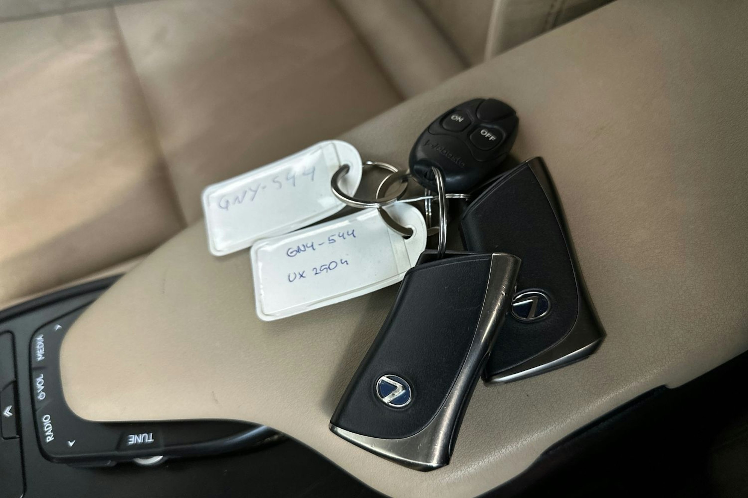 hopea Lexus UX 2019 kuva 28.
