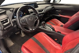 sininen Lexus UX 2019 kuva 3.