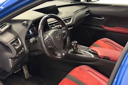 sininen Lexus UX 2019 kuva 7.