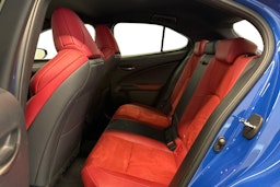 sininen Lexus UX 2019 kuva 10.