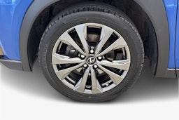 sininen Lexus UX 2019 kuva 11.