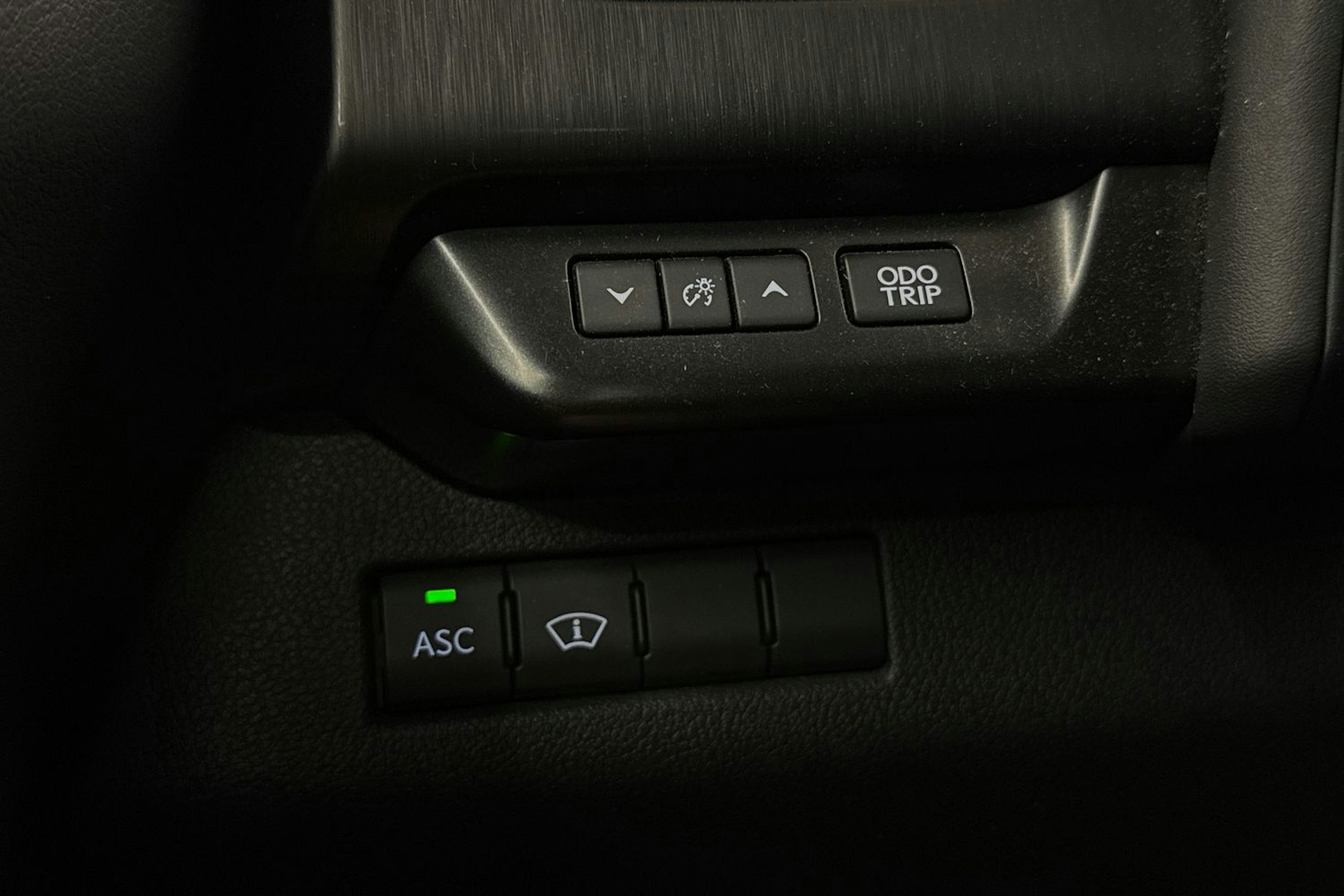 sininen Lexus UX 2019 kuva 16.