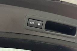 sininen Lexus UX 2019 kuva 22.