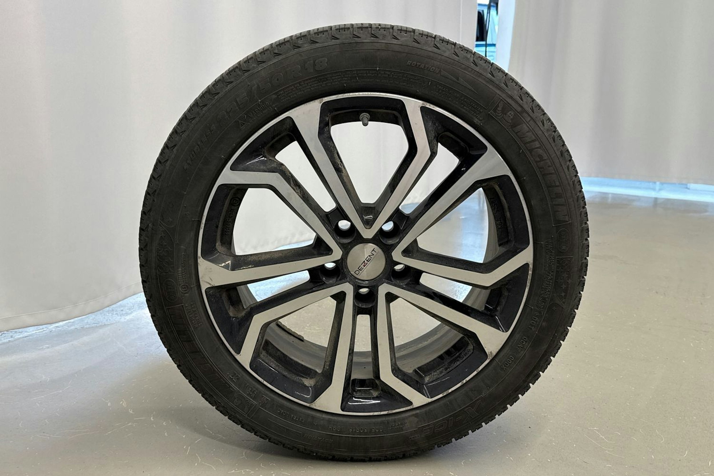 sininen Lexus UX 2019 kuva 23.
