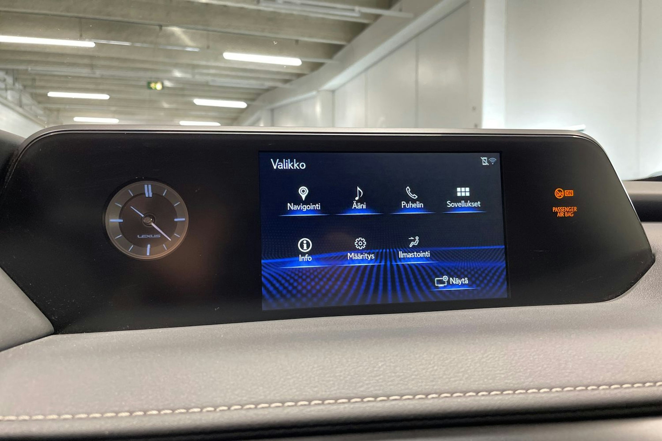 ruskea (beige) Lexus UX 2021 kuva 17.