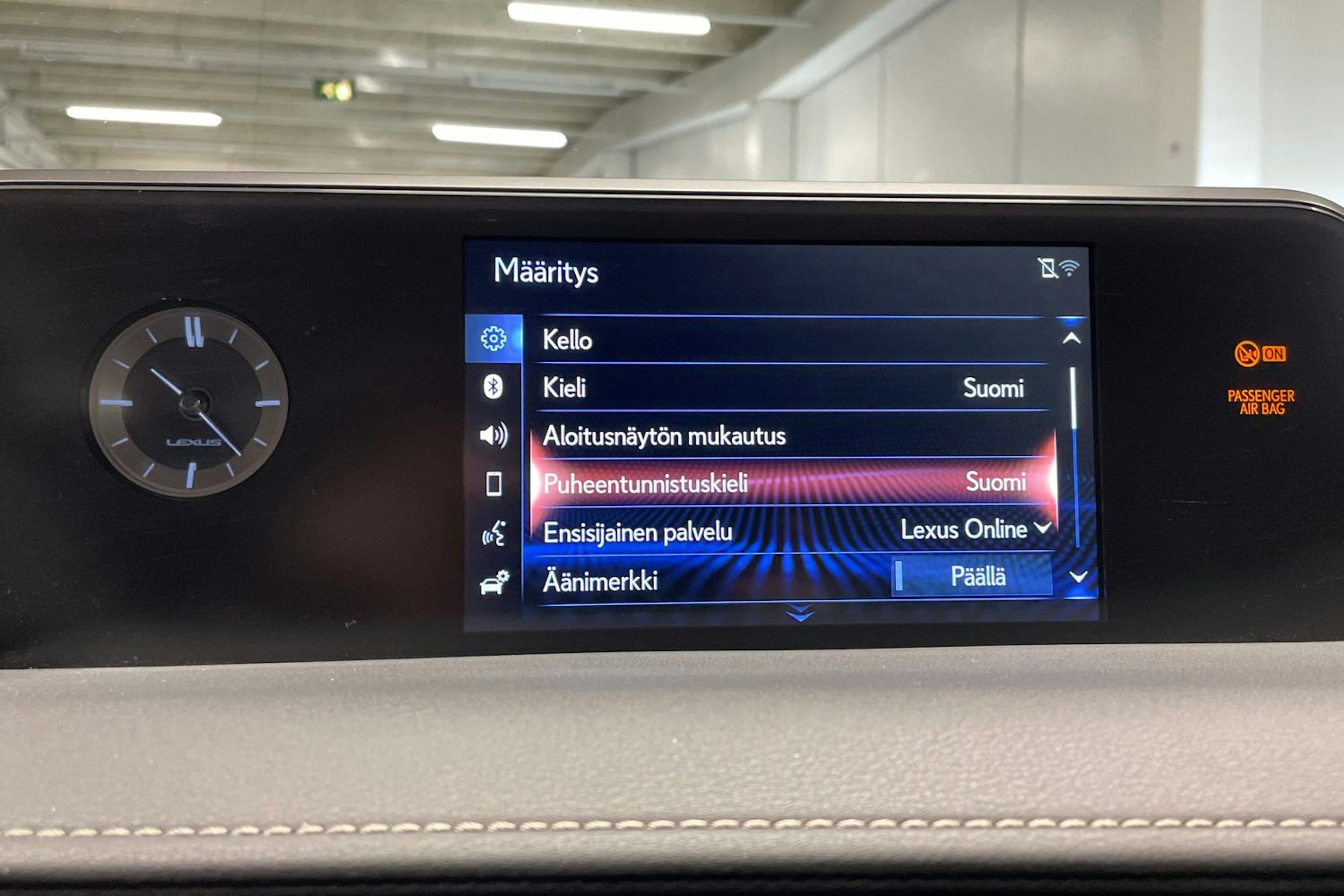 ruskea (beige) Lexus UX 2021 kuva 18.