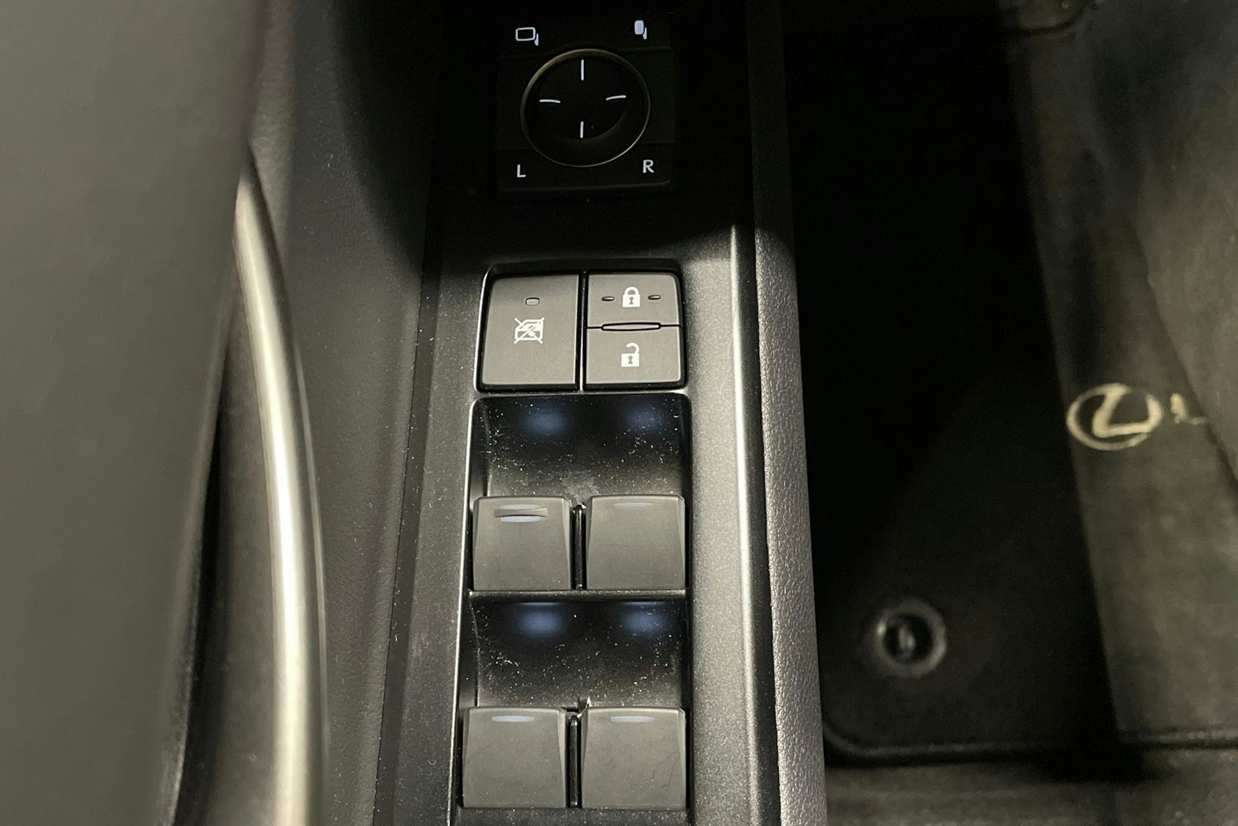 ruskea (beige) Lexus UX 2021 kuva 24.