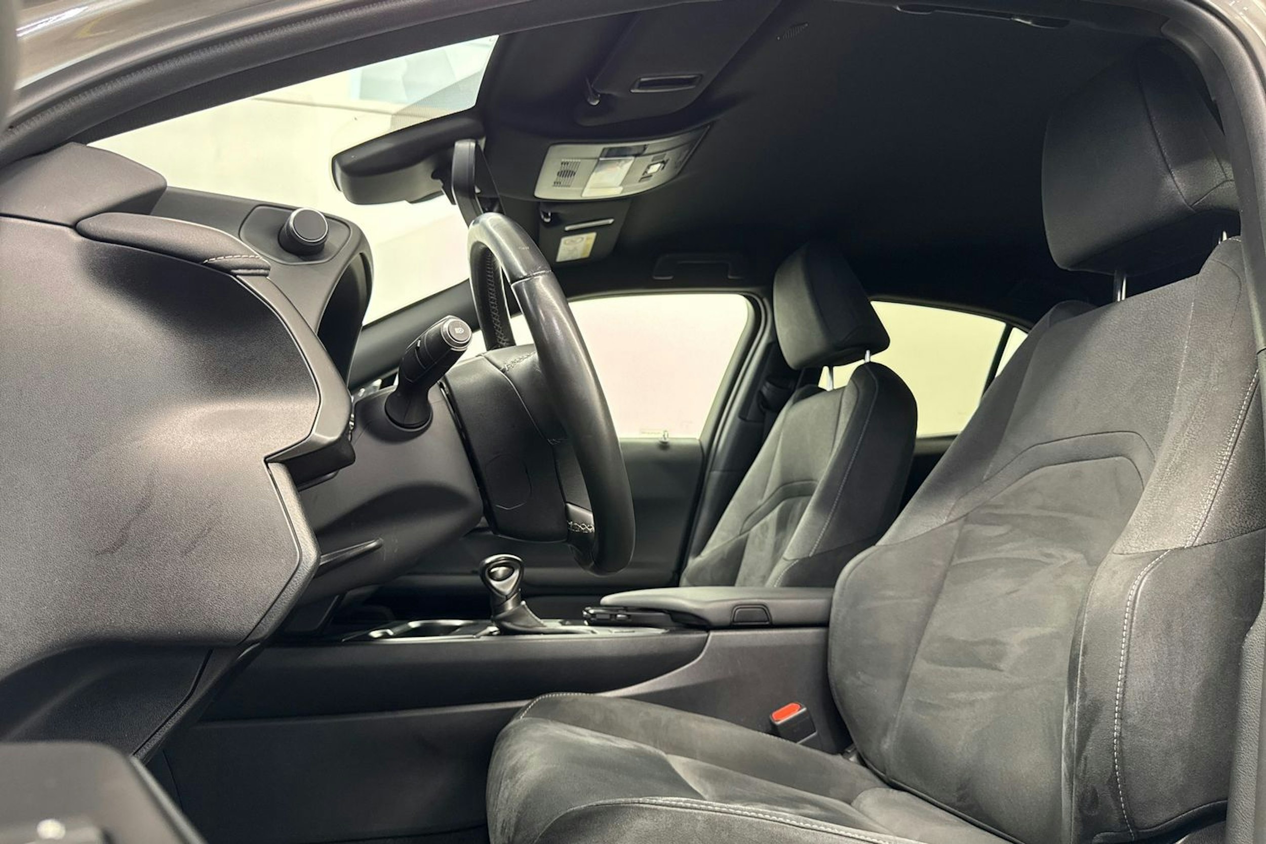 hopea Lexus UX 2021 kuva 15.