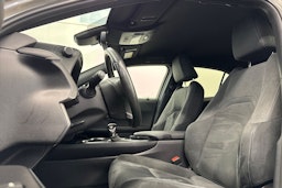hopea Lexus UX 2021 kuva 15.