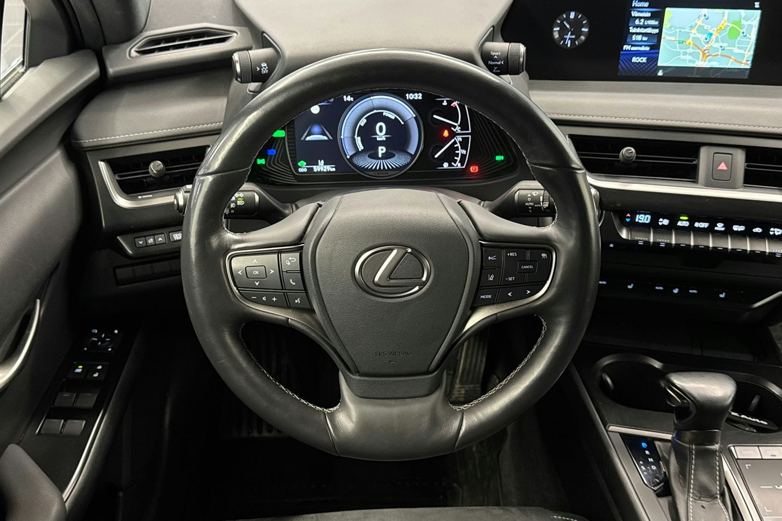 hopea Lexus UX 2021 kuva 17.