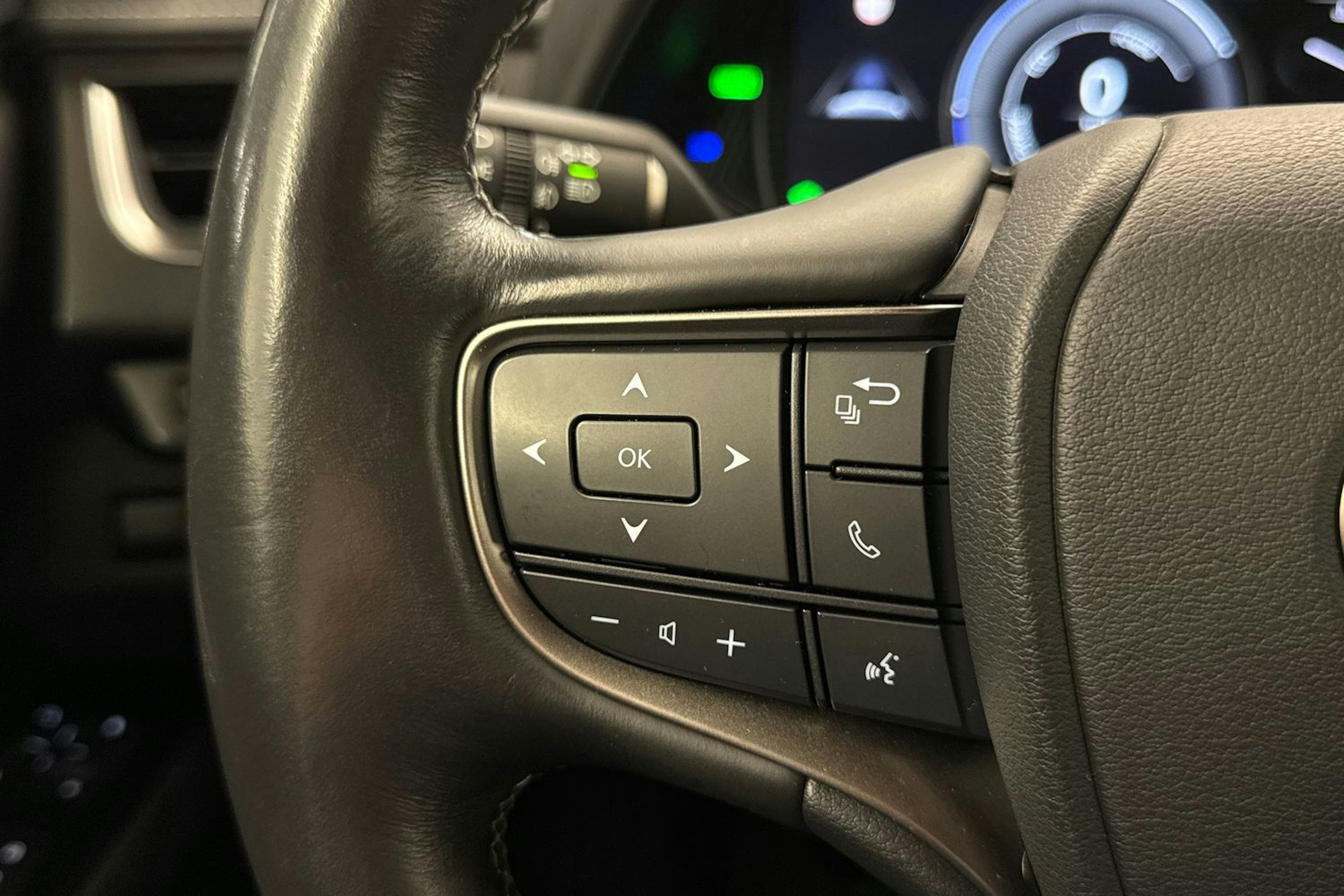 hopea Lexus UX 2021 kuva 19.