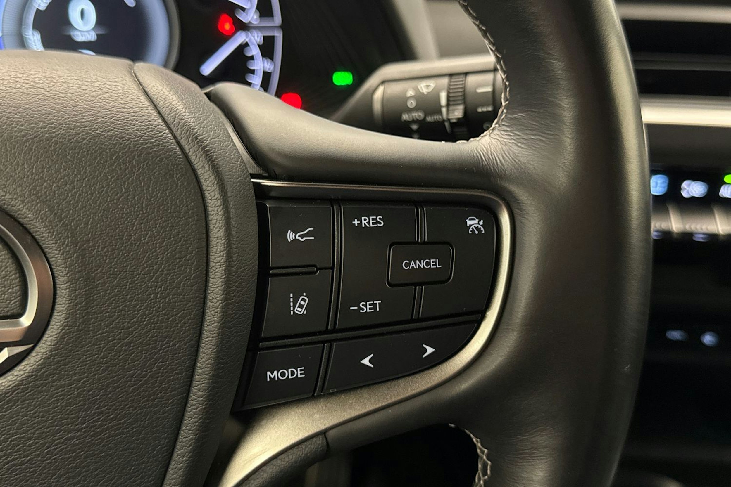 hopea Lexus UX 2021 kuva 20.