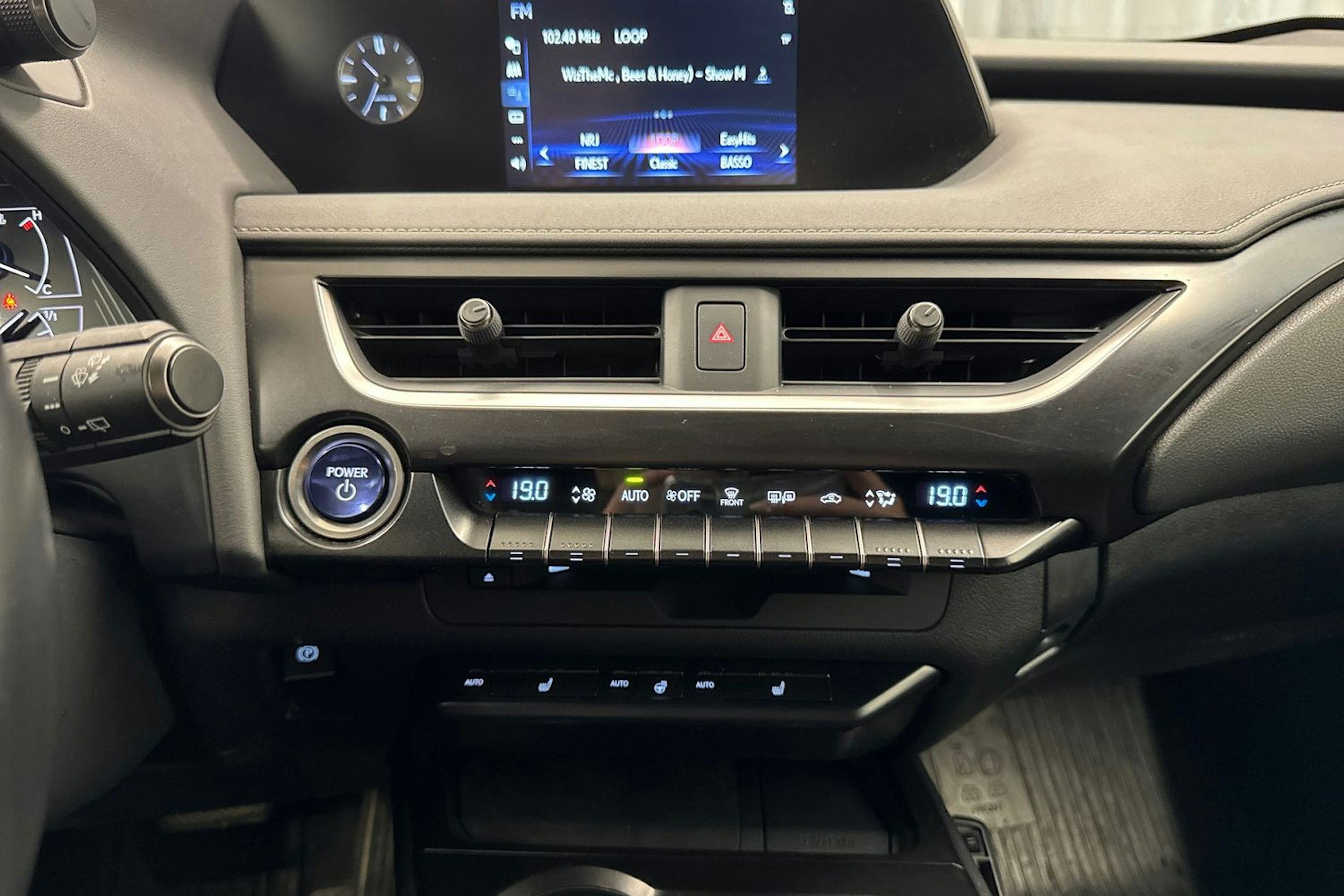 hopea Lexus UX 2021 kuva 26.