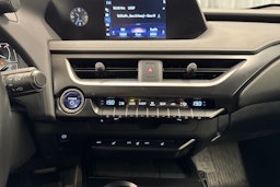 hopea Lexus UX 2021 kuva 26.