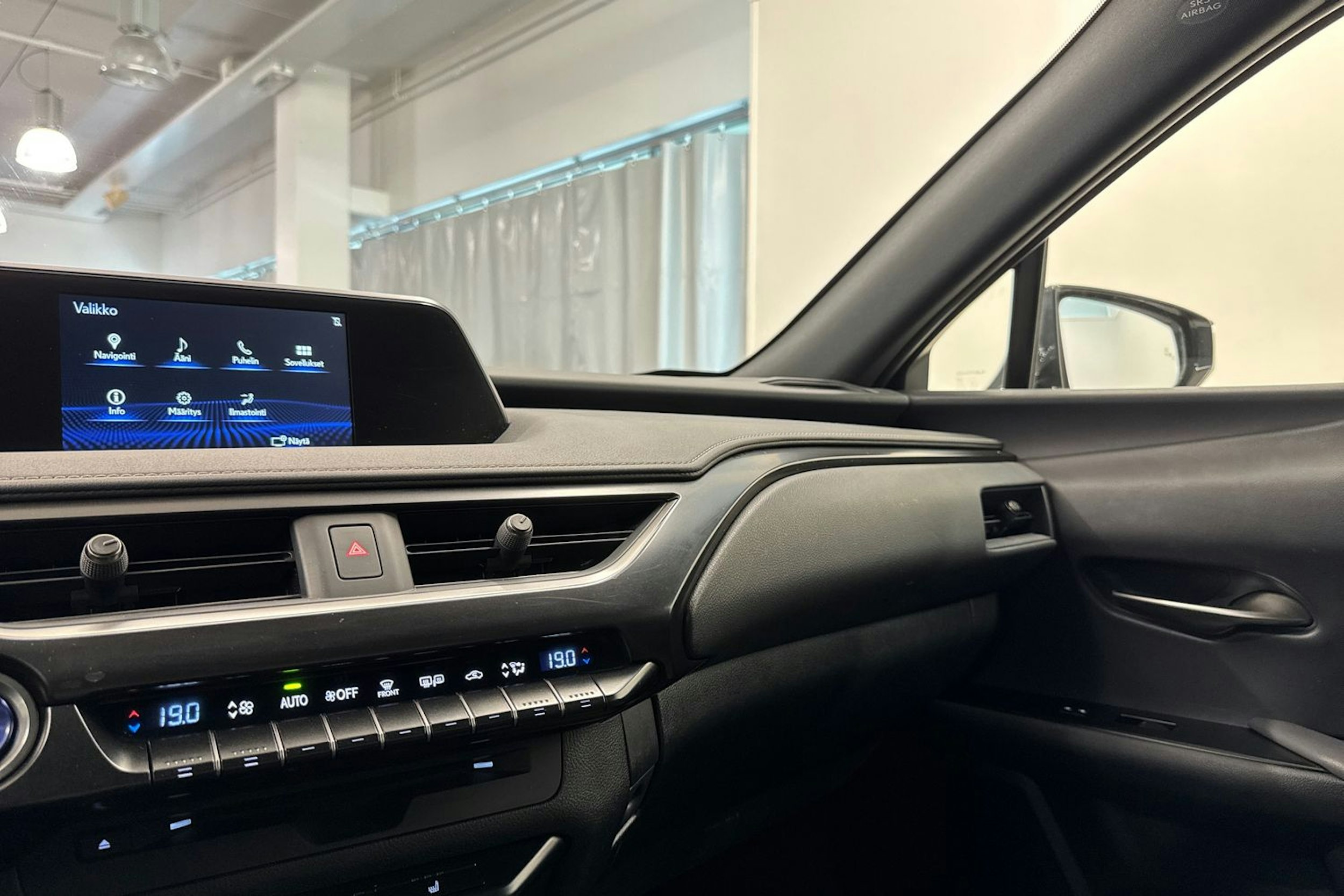 hopea Lexus UX 2021 kuva 33.