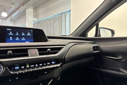 hopea Lexus UX 2021 kuva 33.