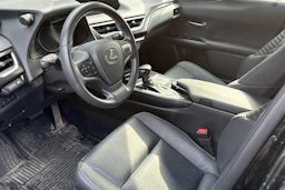 musta Lexus UX 2022 kuva 3.