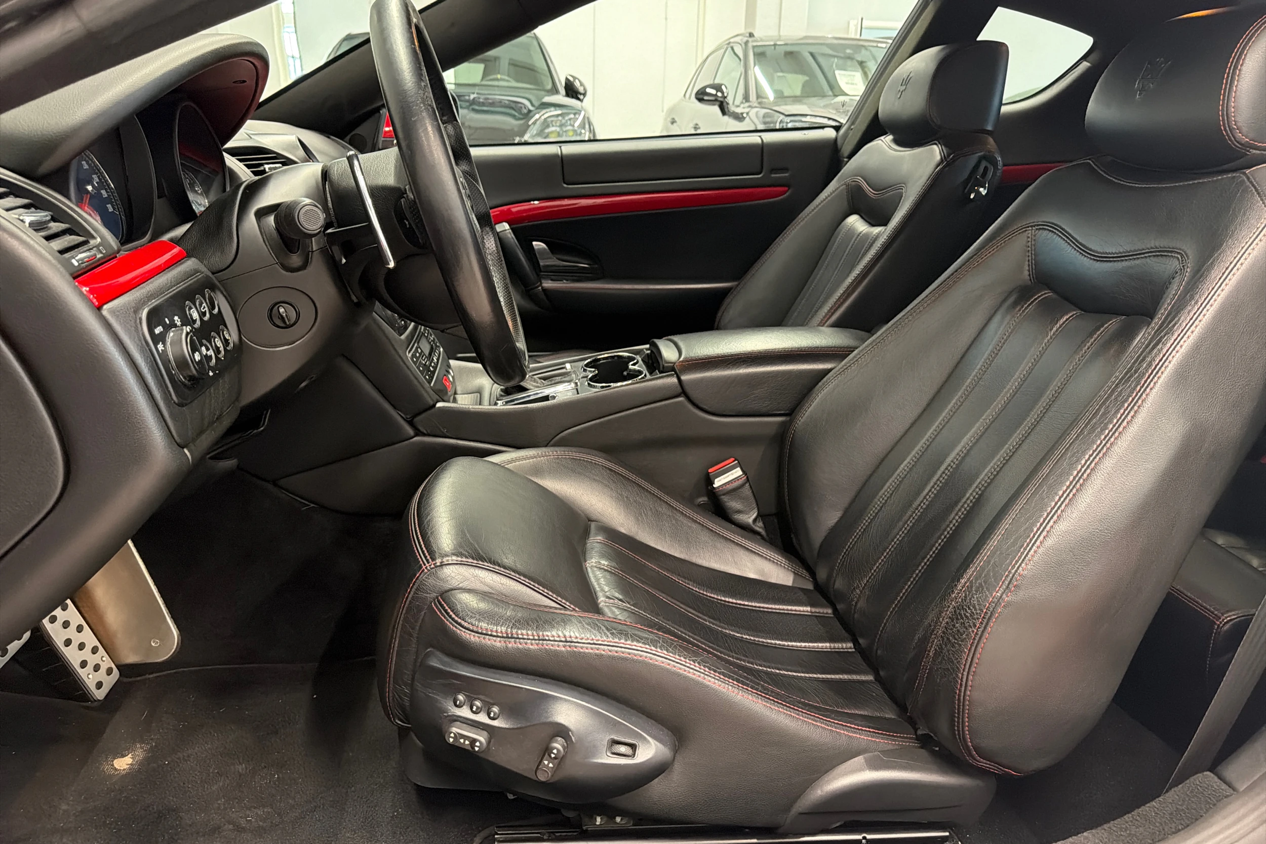 Punainen Maserati GranTurismo 2008 kuva 8.
