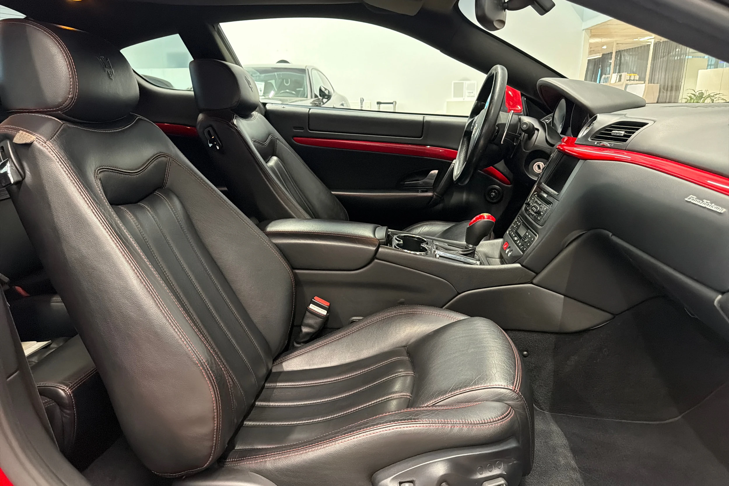 Punainen Maserati GranTurismo 2008 kuva 9.