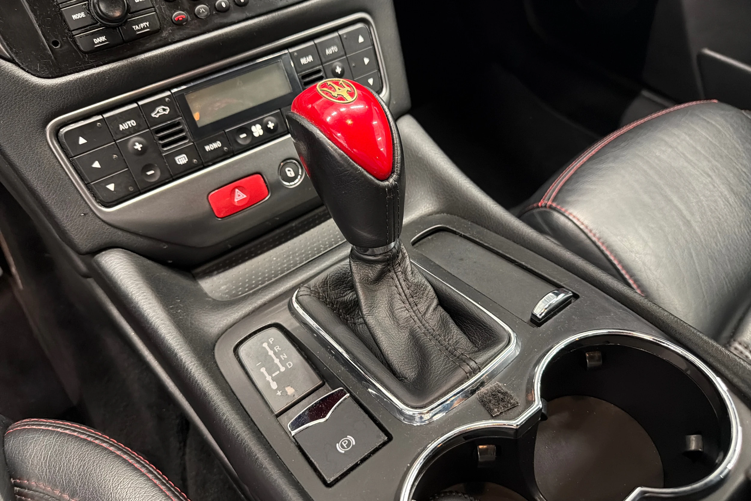 Punainen Maserati GranTurismo 2008 kuva 13.