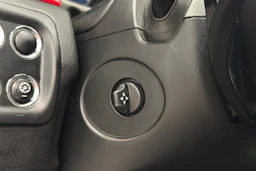Punainen Maserati GranTurismo 2008 kuva 21.